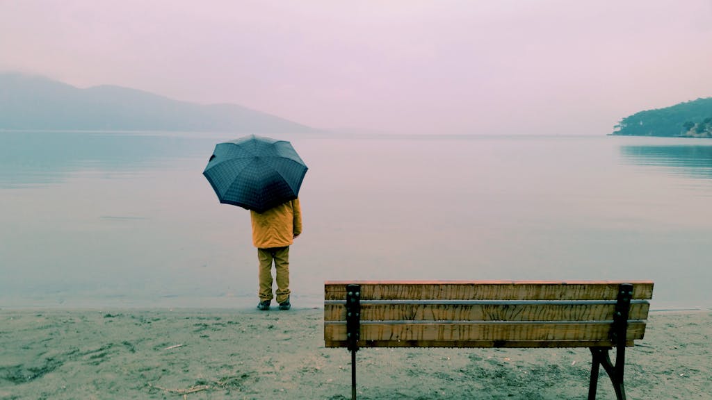 Payung Hujan tepi Danau